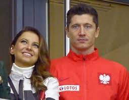 Robert lewandowski revealed his wife's pregnancy after scoring the only goal of tuesday's game. Robert Lewandowski Showed A Photo Of The Pregnant Anna Lewandowska Expects A Second Child Magazine Rmf Fm