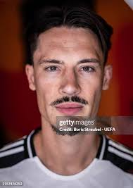 2,479 Robin Koch Photos & High Res Pictures