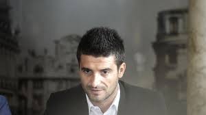 Fostul fotbalist daniel niculae a fost instalat, sâmbătă, în funcţia de preşedinte al clubului fc rapid, el revenind la gruparea giuleşteană după o pauză de aproximativ trei ani, ultima oară activând ca jucător. 7oztafmwtepdm