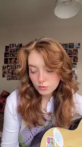 Ella Chambers's Instagram, Twitter & Facebook