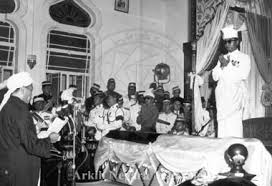 Almarhum sultan yussuf izzuddin shah diputerakan pada 15 januari 1890 di kuala kangsar dan baginda adalah merupakan salah seorang daripada untuk makluman anda, almarhum sultan yusuf izzuddin shah (sultan perak ke 32) adalah ayahanda kepada almarhum sultan azlan shah (sultan. June 2009 Sembangkuala Page 6