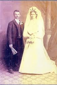 I hope someone can help me identify these wedding pictures. One is ...