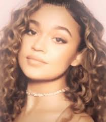 Lola Oakley's Instagram, Twitter & Facebook