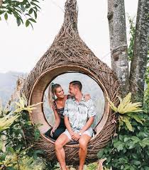 Gylfi sigurdsson and his wife ivarsdottir are expecting a baby. Nwukyxc1vdvc5m