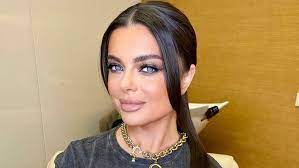 The queen regnant is the official head of state in ladonia. Vylitaya Tarzan Natasha Koroleva Radikalno Pomenyala Imidzh Ria Novosti 29 11 2020
