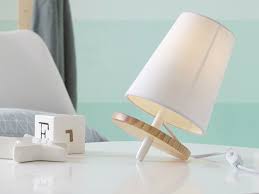 Lampe A Poser Toupie Matieres Base Ovale En Bois Naturel Abat Jour Conique En Coton Avec Contrecollage En Pvc D Lampe Bois Abat Jour Conique