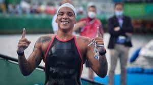 She is considered one of the best open water swimmers in history, having obtained, until 2019, 11 medals in world swimming championships, 5 being gold, in addition to medals and titles in all relevant existing competitions. Ecb Dtchbxk8cm
