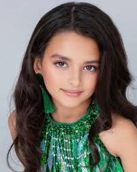 Madeline Decker's Instagram, Twitter & Facebook