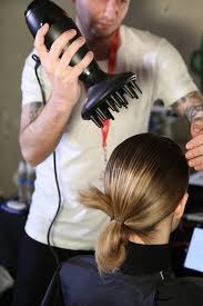 Ecco 4 acconciature veloci per apparire sempre perfette 2.893 di make up tutorial acconciature sposa 2021: Acconciature Capelli Sporchi Idee Dal Backstage Con Ghd Glamstyler