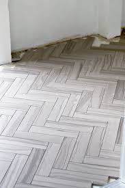 For the herringbone line, foglie d'oro offers an installation at a 90° angle, which gives the environment rhythm and precision with its orthogonal geometries. Pin By Michelle Sevigny On Tile Herringbone Tile Tile Remodel Herringbone Tile Floors