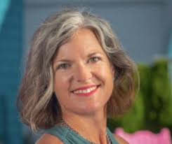 Mandy Farmer receives Chamber Award of Distinction