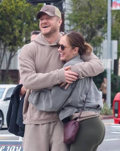 Ransom Canyon” actress Minka Kelly and Imagine Dragons singer Dan Reynolds  are such a cute couple! The two stars were seen out for breakfast on Monday  in Los Angeles and Minka playfully