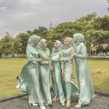 Bahkan, model baju kebaya modern bridesmaid untuk seragaman menjadi populer. Design Baju Bridesmaid 2020