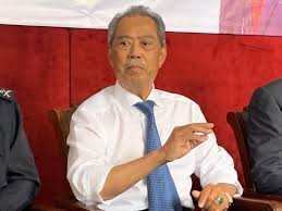 Muhyiddin saldırıya uğradı abdullah ahmad badawi'ın orijinal geçiş planı çok uzun ve bazıları bir noktada muhyiddin'in. Muhyiddin Home Ministry To Call Up Those Involved In Penang Comics Distribution Asia Newsday