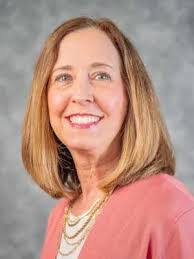 Elizabeth Kaye's Instagram, Twitter & Facebook