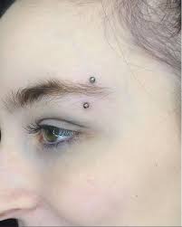 Pin By Jessica Amaral On Piercing Sombrancelha Eyebrow Piercing Body Piercings Piercing