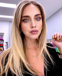On our instagram viewer you can easy watch instagram stories, profiles, followers anonymously. Kiara Ferani H Tryferh Fwtografia Me Ton Syzygo Ths Ston 8o Mhna Ths Egkymosynhs Ths Fthis Gr
