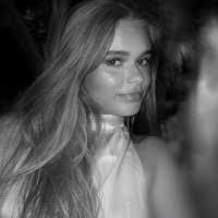 Kimberly Bomer's Instagram, Twitter & Facebook