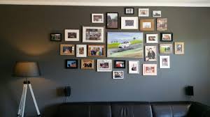 Beim abrufen der übersetzung ist ein problem aufgetreten. Wand Collage Wand Collage Bilder Wandgestaltung Wohnzimmer Bilderrahmen Grau Wandgestaltung Deko Ideen Wand