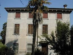In zona esclusiva e tranquilla, a pochi passi dal lago e dal centro di peschiera del garda, proponiamo meravigliosa villa completamente indipendente con giardino di circa 3000 mq e con grande piscina privata. Vendita Casa Castelnuovo Del Garda Trova Case Castelnuovo Del Garda In Vendita Risorseimmobiliari It