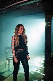 American Idol Alum Gabby Barrett Behind The Scenes Of I Hope American Idol American Idol Finalists Best Country Singers