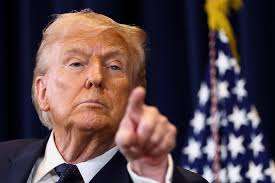 Trump advirtió que el régimen de Irán será golpeado “20 veces más fuerte”  si bloquea el paso de petróleo por el Estrecho de Ormuz - Infobae