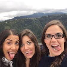 What music artists or bands are playing in Puerto Morelos this weekend?