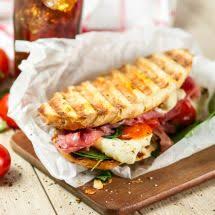 Decouvrez La Recette De Panini Jambon Cru Mozzarella Plat A Realiser Facilement A La Maison Pour 2 Per Recette Panini Recette Plat Facile Recettes De Cuisine