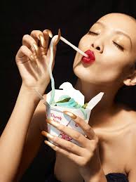 loveisspeed.......: Photographer Michael Baumgarten shot these  forward-thinking beauty editorials for both Vogue China and Vogue Italy.  With the help of make up artist Thomas De Kluyver and set design by Anna  Burns,