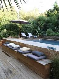 Une Piscine Boisee Epouse Les Lignes Naturelles Du Jardin Une Maison Contemporaine Au Coeur De La Nature De Tuin Zwembad Achtertuin Ontwerp Achtertuinideeen