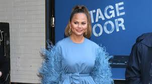 Sara skorgan teigen is an artist. Chrissy Teigen In Valentino At Strahan Sara Keke Tom Lorenzo
