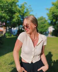 İpek filiz yazıcı kimdir,nerelidir,kaç yaşındadır;boyu,burcu,kilosu nedir gibi tüm sorular ve cevapları sizlerle… Ipek Filiz Yazici On Instagram Her Yaz Bronzlasicagina Inanip Istakoza Donenler Burada Mi Tarz Moda Moda Afgan Kizi