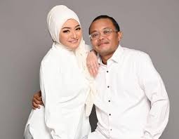 Lantaran hal tersebut banyak yang menyebut jika pernikahan mereka akan kandas di tengah jalan. Sule Merasa Jengkel Saat Sang Istri Tidak Melakukan Hal Ini Nathalie Holscher Padahal Dia Tahu Pikiran Rakyat Tasikmalaya