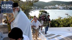 Από το λιµάνι και έχει λευκή αµµουδιά…ουζερί και beach bar! Me Ka8e Lamprothta Telesthke O Panhgyrikos Esperinos Sthn Agia Marina