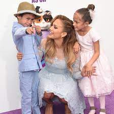 See more of kinder on facebook. News Im Video Jennifer Lopez Zwillinge Feiern Ihren 12 Geburtstag Gala De