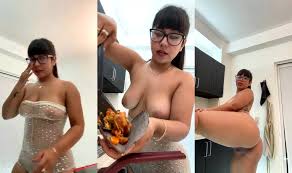 Roberta Franco Cooks With Her Boobs Out | PimpBunny