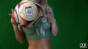 Football fan babe posing for you - XNXX.COM