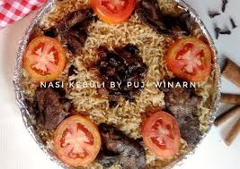 Makanan ini memang menyuguhkan sensasi rasa unik berpadu dengan aroma yang menggugah selera. Ide Resep Dan Cara Membuat Nasi Kebuli Resep Masakan Sederhana Untuk Pemula