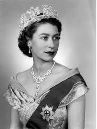 Queen elizabeth ii was crowned as queen at the age of 25 and today when we think of queen elizabeth alexandra mary (her full name), the image that comes to our mind is of dignity &authority. Queen Elizabeth Young 1 That S What I D Like To Know