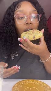 Amandas Giant Cookies