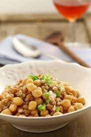 Lavare e sminuzzare la rucola e il basilico e aggiungere. Ricetta Insalata Tiepida Di Ceci E Farro Cirio