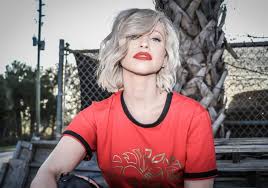 Short hair, pixie cut, or bob— all such wonderful and beautiful styles that everyone woman strives to have. How To Blend Your Hair Extensions With Your Short Hair