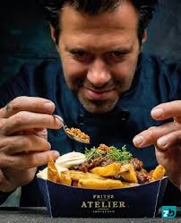 Het frites atelier heeft onderdak gevonden in de korte gasthuisstraat tegenover de gekende bakkerij goossens, zo meldt gazet van antwerpen. Sergio Herman En Pieter Munten Willen Europa Veroveren