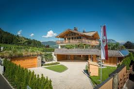 Haus meeresgruß exklusiv (daire), grömitz (almanya) fırsatları. Das Velbenschlossl Besondere Architektur Im Luxus Haus Mit Holzverkleidung Architektur Haus Haus Architektur Fassade Haus