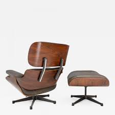 Stainless steel glides built in adjustable swivel mechanism natural rubber shock mounts individual, replaceable cushions iconic style the chair is also available in 2 different sizes so it can fit the space you have available. Charles Ray Eames Charles Eames Lounge Chair With Ottoman In Chocolate Brown Leather