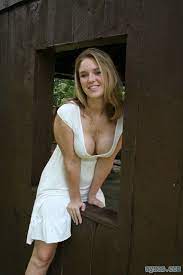 Sexy Wife Lauren Luvsit Showing Her Boobs - Funny and Sexy Videos and  pictures