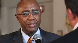 Police chief promises to move staff from D5 HQ