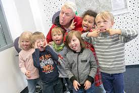 Maybe you would like to learn more about one of these? Essener Kita Kinder Uberraschen Moderator Guido Cantz
