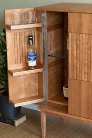 Wir wollen ihnen an diesem ort die wichtigsten eigenschaften der produktreihe zeigen im übrigen wichtige daten liefern. Minibar Zeitlos Schreinerei Schrattenholz