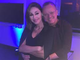 Gigi d'alessio 53 anni, 24 febbraio 1967 (pesci), napoli (italia) dettagli biografia, filmografia, premi, news e rassegna stampa. Gigi D Alessio Noi Due E Il Nuovo Album In Uscita Oggi Zon